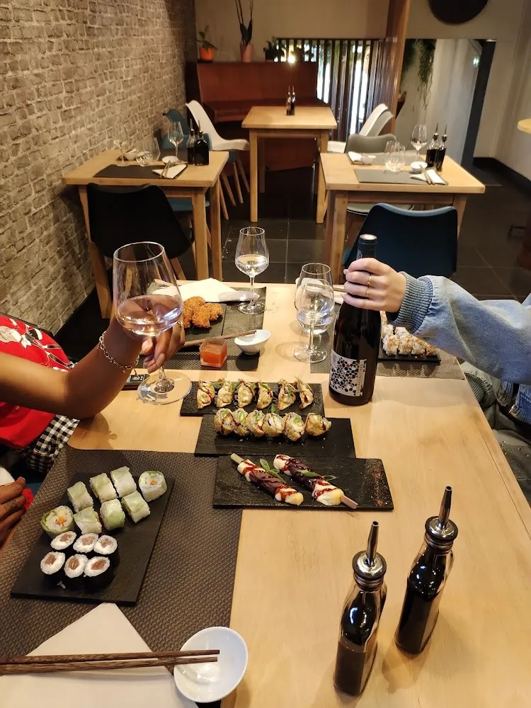 Crunchy Crispy Yakitori Boeuf Gyoza Tempura Poulet Et En Vin Un Chinon