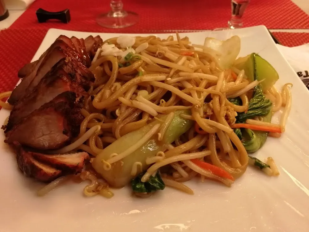 Lamen Sautées Au Porc Laqué