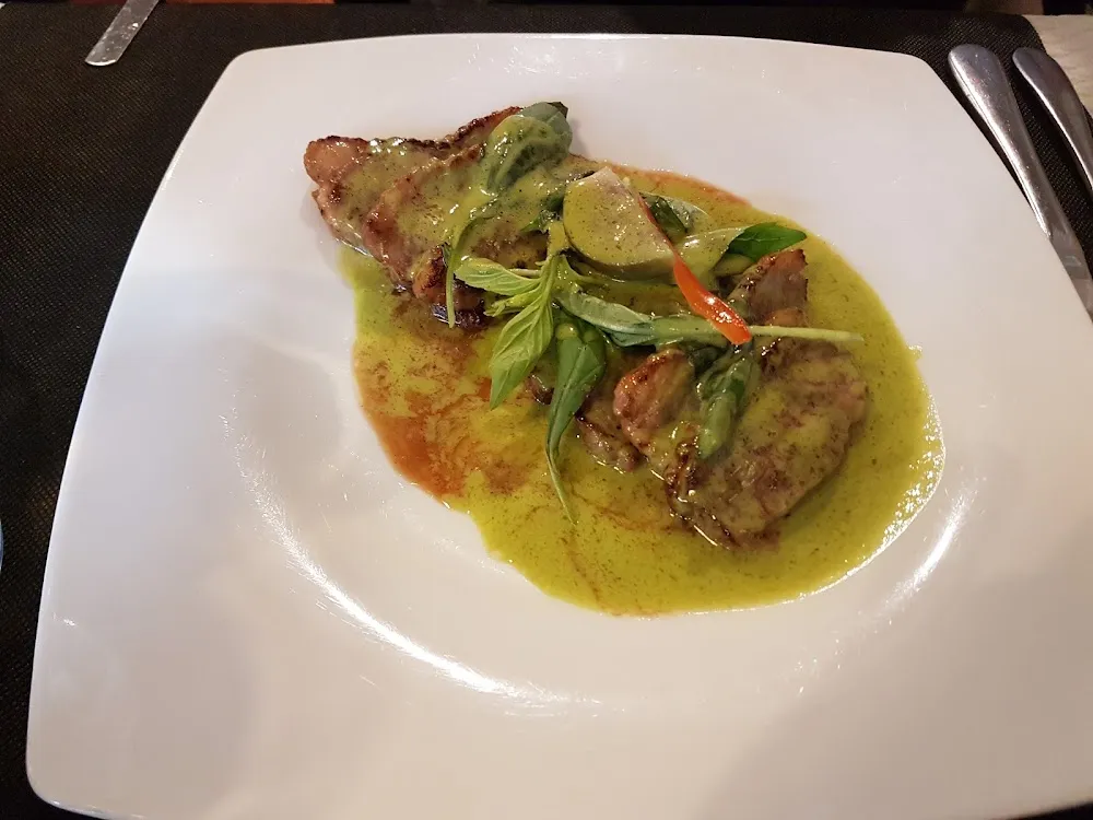 Canard Au Curry Vert