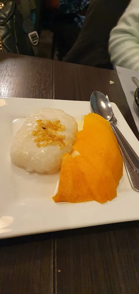 Riz Gluant À la Mangue Au Lait de Coco