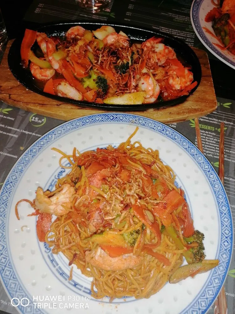 Nouilles Sautées Et Crevettes Piquantes