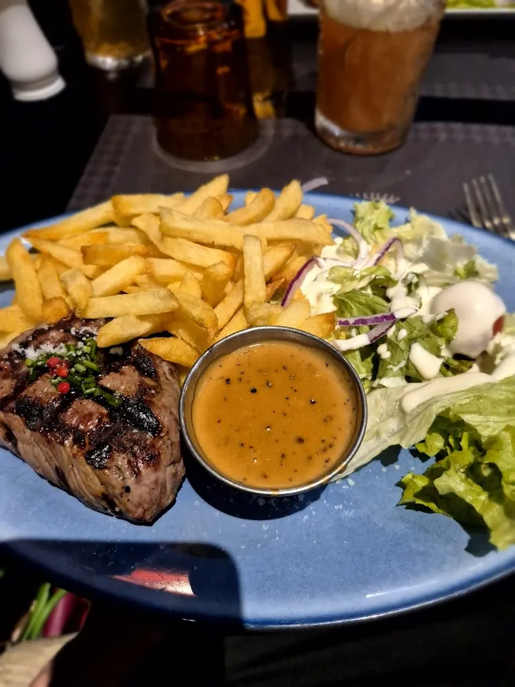 Pavé de Boeuf Irlandais Sur Son Lit de Frites