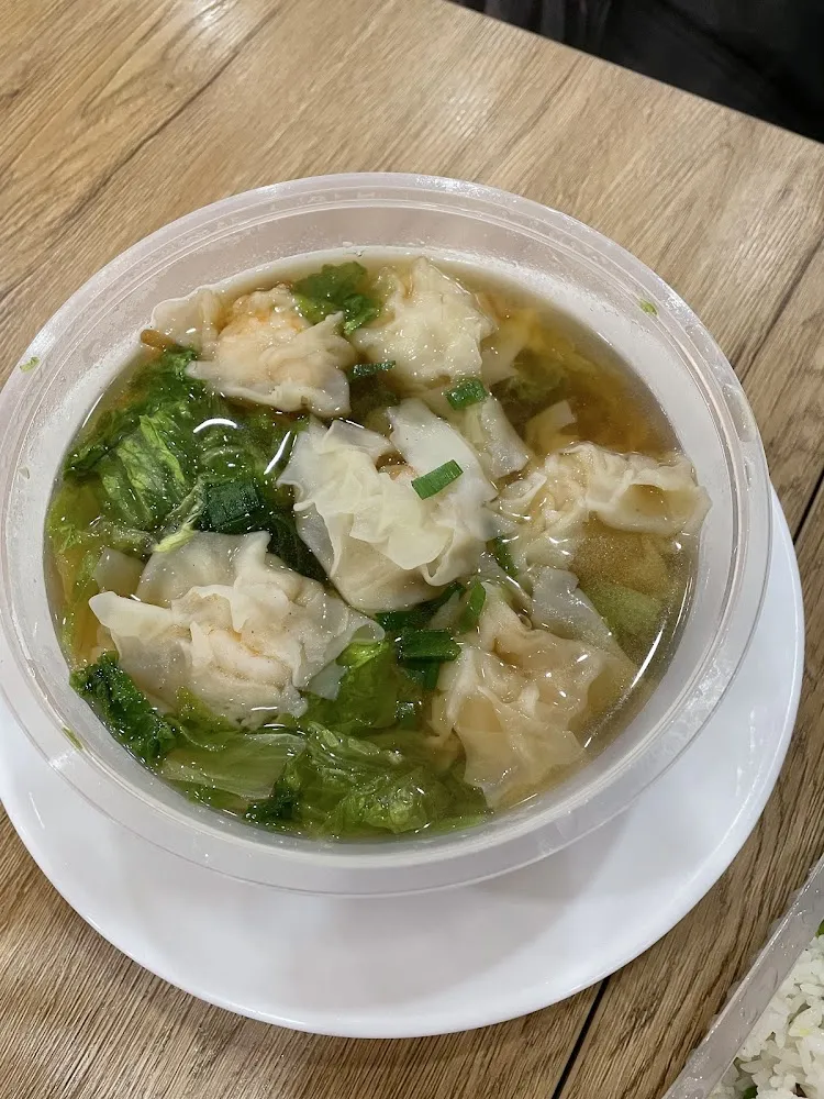 Soupe de Nouilles Aux Raviolis Crevettes Portion