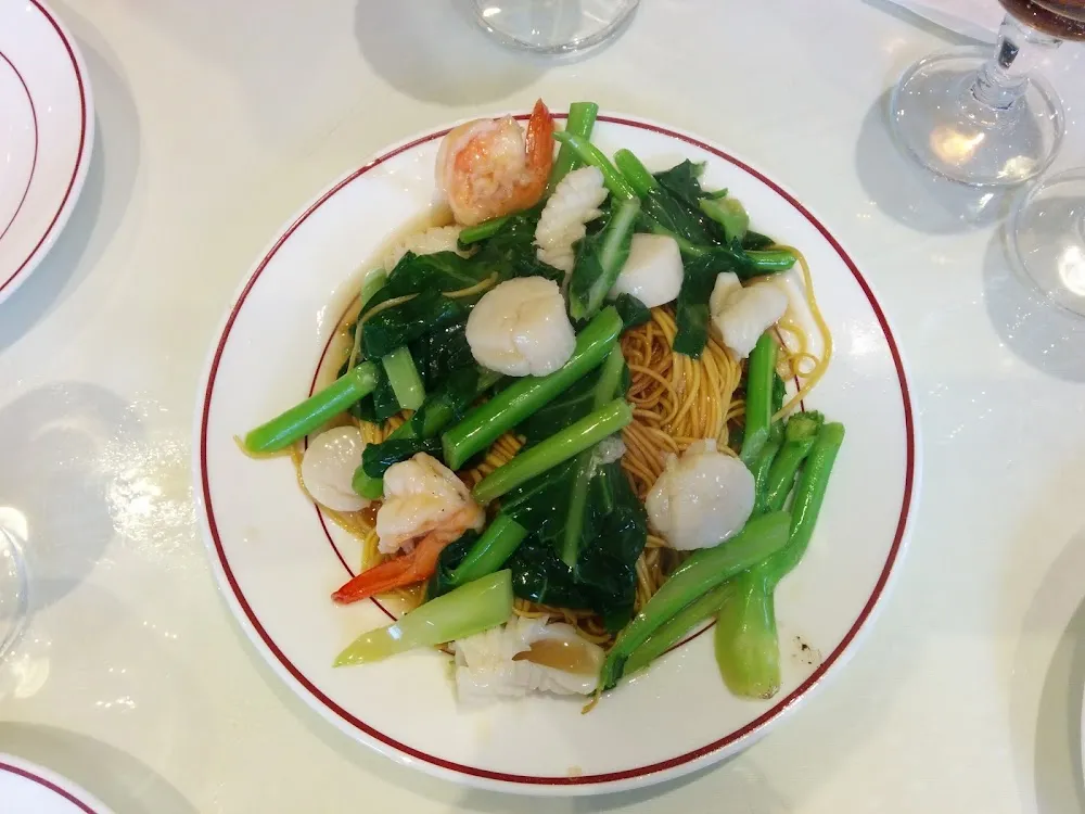 Nouilles Sautés Aux Crevettes Et Légumes