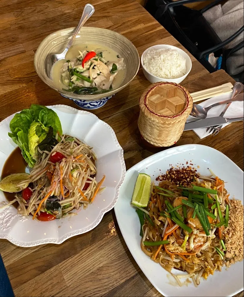 Papaya Salad Pad Thai