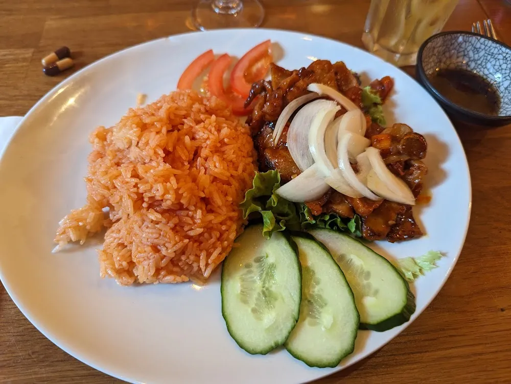 Bœuf Et Son Riz Lok Lak