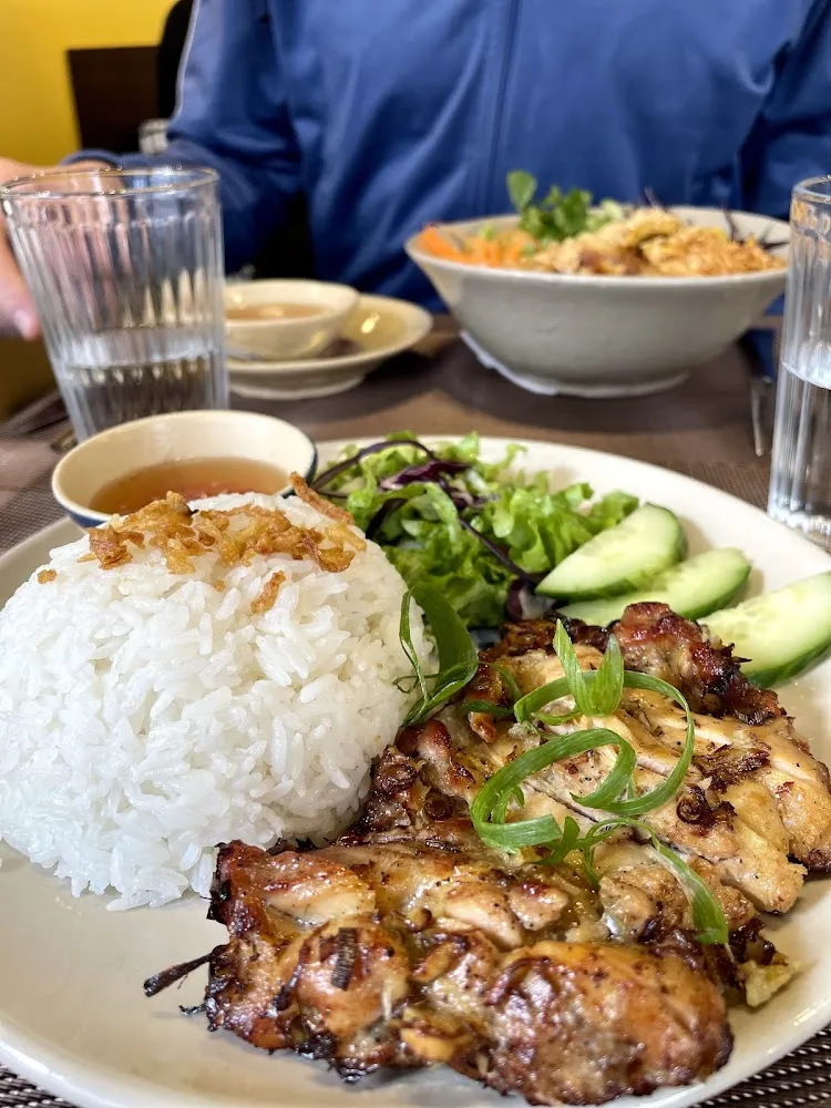 Cơm Gà Ướp Mật ONG Nướng Than Hoa Riz Au Poulet Grillé Sur Charbon Avec Miel