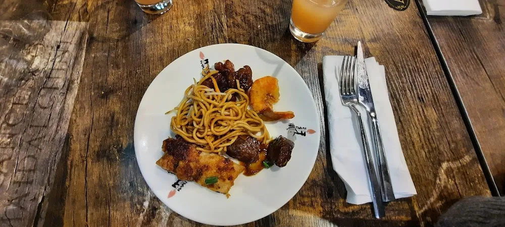 Nouilles Avec Du Porc Laqué