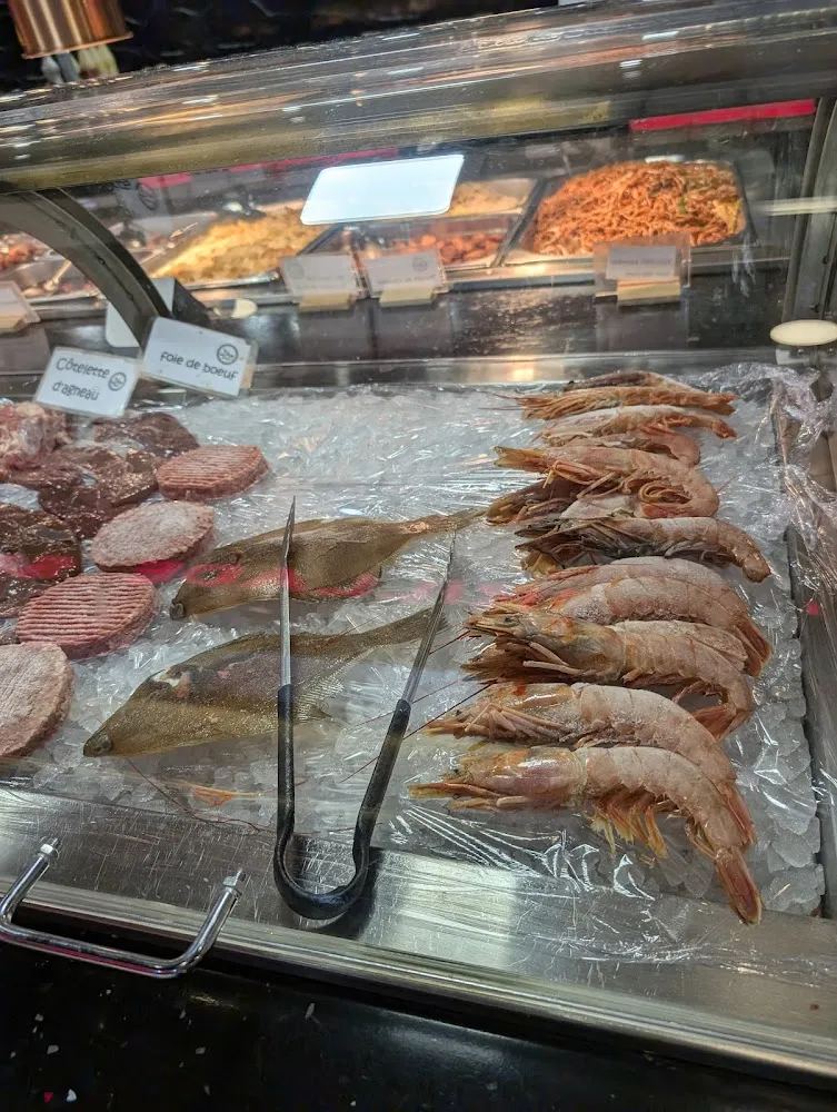 Crevettes Et Poissons À Cuire