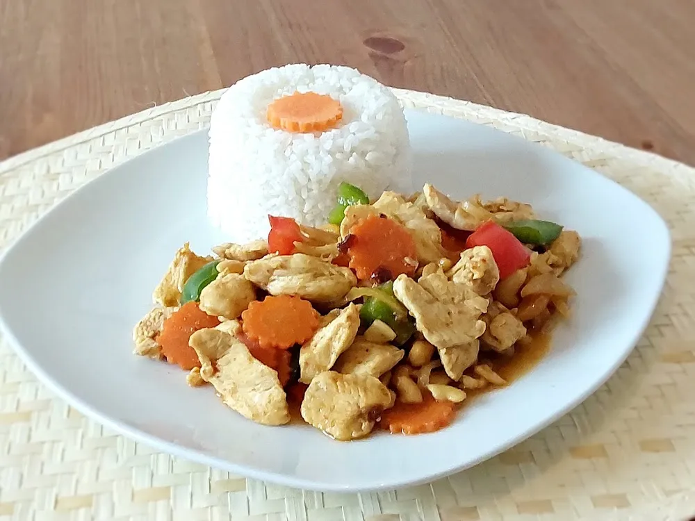 Kai Pad Med Mamuang Poulet Au Noix de Cajou